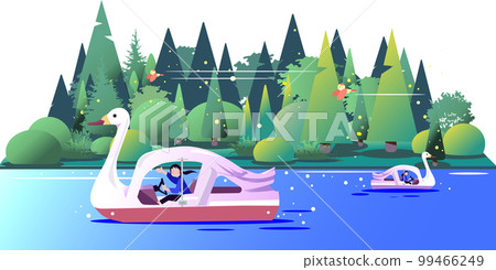 在森林湖面上玩天鵝船 在森林湖面上玩天鵝船 99466249