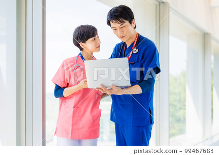 醫生和護士的醫學形象 99467683