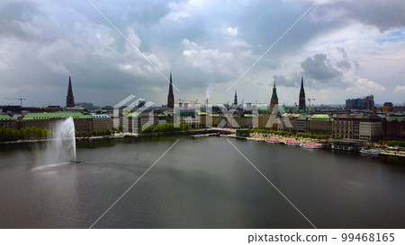Famous fountain on Alster Lake in the city center of Hamburg 99468165