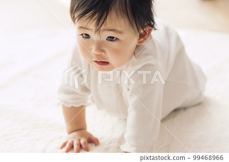 0歲寶寶四肢爬行 99468966