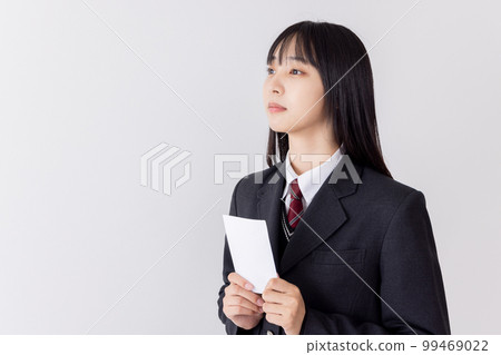 檢查公佈結果的佈告牌的女高中生 檢查公佈結果的佈告牌的女高中生 99469022