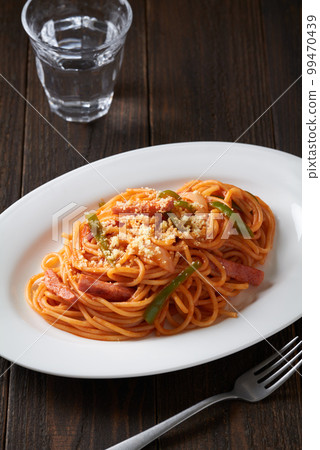 Spaghetti Napolitan 99470439