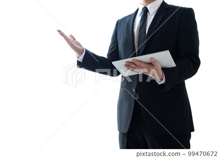 在會議上做演示的商人 99470672