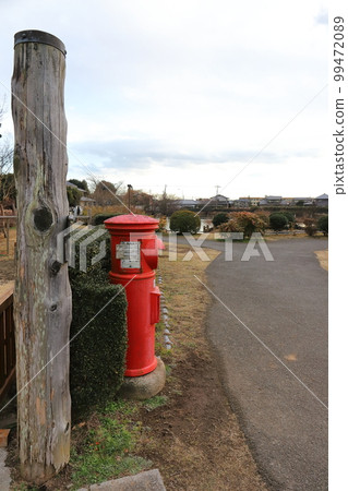 帶有圓形信箱的茨城縣中景（中市曲屋） 99472089