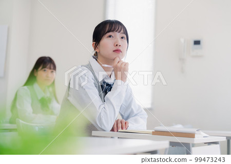 A high school girl who thinks carefully A high school girl who thinks carefully 99473243