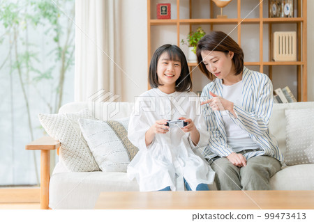 Game parent and child trouble 99473413