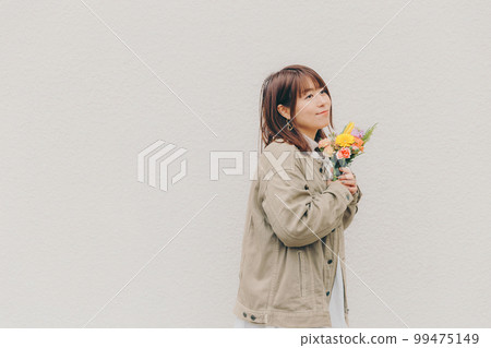 Photo of a woman with a bouquet Photo of a woman with a bouquet 99475149