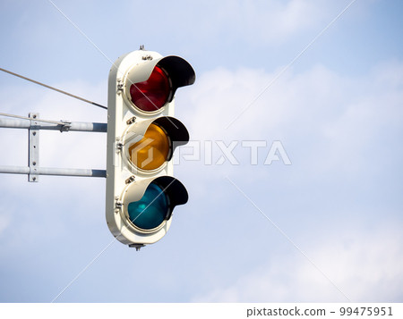 A vertical traffic light often seen in areas with a lot of snow. (within Hokkaido) A vertical traffic light often seen in areas with a lot of snow. (within Hokkaido) 99475951
