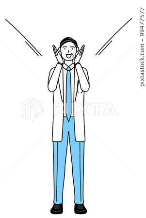 白大褂戴聽診器手放在嘴邊呼喚的男醫生 老年/中老年老醫生 99477577