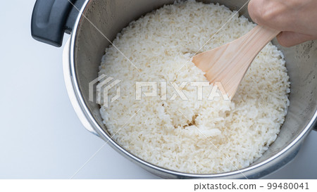 Freshly cooked rice 99480041