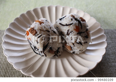 Hijiki rice balls 99480109
