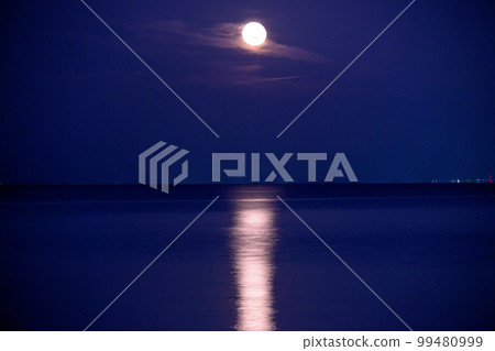 滿月和月亮路 99480999