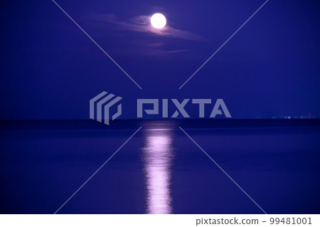 滿月和月亮路 99481001