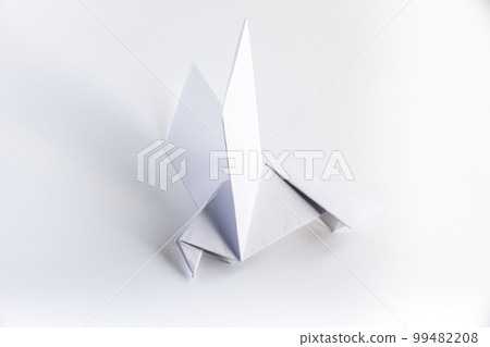 Paper dove origami isolated on a white background 99482208