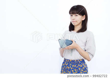 生活費困難的三十多歲家庭主婦 99482722