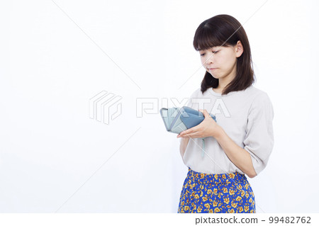 Housewife in her thirties who is in trouble with living expenses Housewife in her thirties who is in trouble with living expenses 99482762