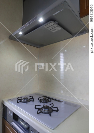 Gas range and range hood (rehome) Gas range and range hood (rehome) 99483046