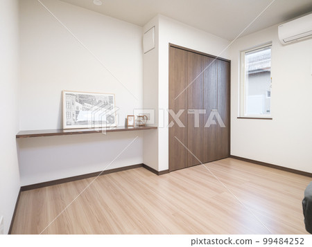 白色交叉臥室或公寓工作室 99484252