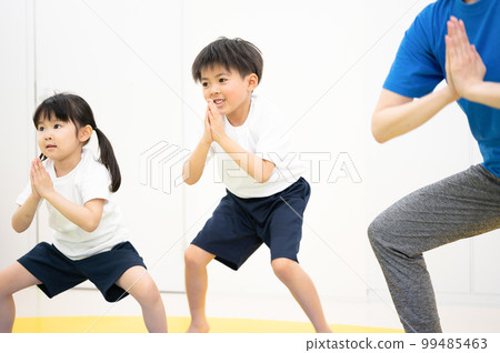 孩子們鍛煉 99485463