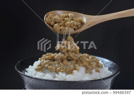 剛煮熟的納豆蒸飯 99486397