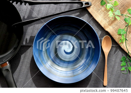 Stylish one-plate cooking image (no ingredients) 99487645