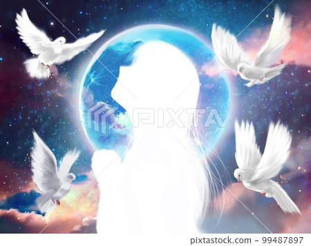 一位年輕女子祈禱的剪影，她仰望夜空，美麗的星星和藍色的滿月，白鴿在她周圍飛翔 99487897