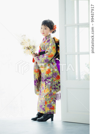 Kimono girl 99487917