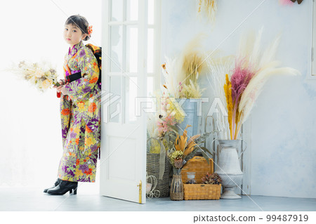 Kimono girl 99487919
