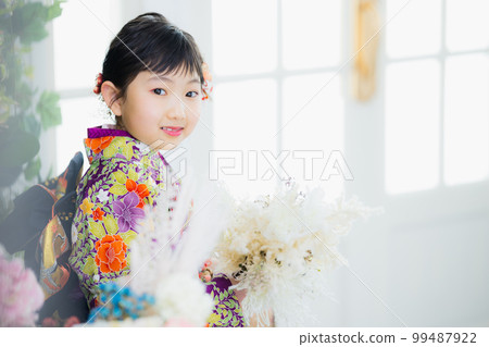 Kimono girl 99487922
