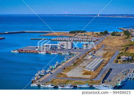 View to the west from Iioka Gyobu Cape in Asahi City, Chiba Prefecture (Iioka Fishing Port, Asahi City, Mt. Fuji, etc.) 99489025