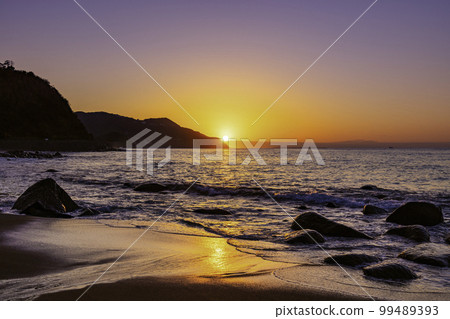 Beautiful Futamigaura beach at dusk (Itoshima City, Fukuoka Prefecture) 99489393