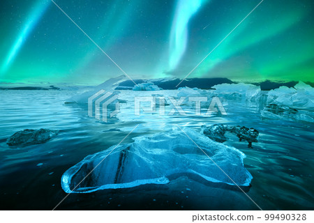 Aurora borealis in Jokulsarlon glacial lagoon Aurora borealis in Jokulsarlon glacial lagoon 99490328