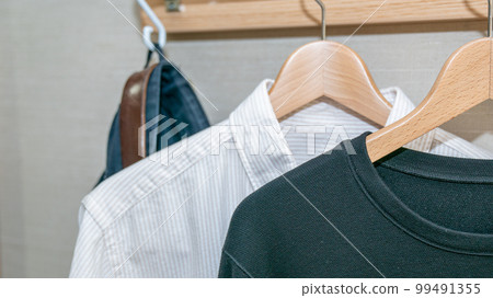 衣架上的衣服 衣架上的衣服 99491355