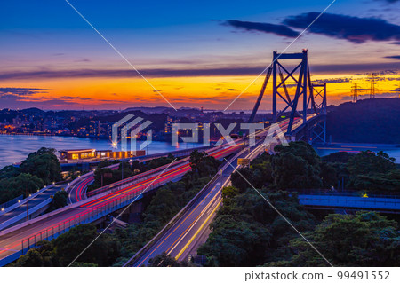 A beautiful night view of the Kanmon Bridge over the Kanmon Straits 99491552