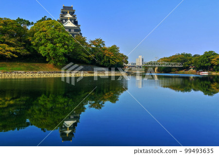 [Okayama Prefecture] Okayama Castle reflected on the surface of the river (after major renovation in Reiwa) 99493635