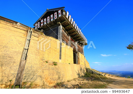 [Okayama Prefecture] Kinojo West Gate in Sunny Weather 99493647