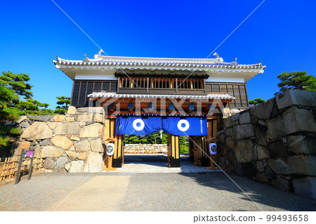 [Kagawa Prefecture] Takamatsu Castle Sakuragomon (Tamamo Park) under fine weather 99493658