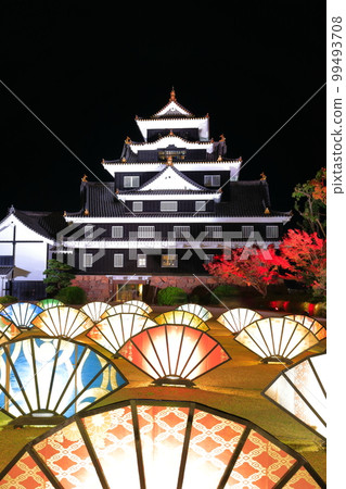 [Okayama Prefecture] Autumn leaves light up at Okayama Castle (after the major renovation of Reiwa) 99493708