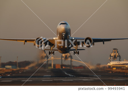 A350從羽田機場起飛 99493941