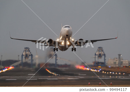 B737 taking off from Haneda Airport 99494117