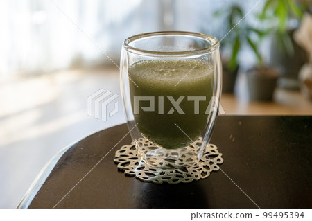 home made smoothies 99495394