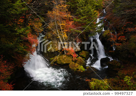 Crown waterfall and autumn leaves Crown waterfall and autumn leaves 99497327