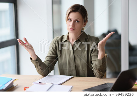 The woman in office divorced her hands in bewilderment 99499226