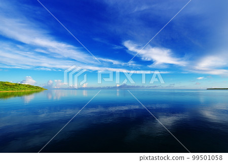 The sea on the north side of Kohama Port, Kohama Island, Okinawa Prefecture The sea on the north side of Kohama Port, Kohama Island, Okinawa Prefecture 99501058