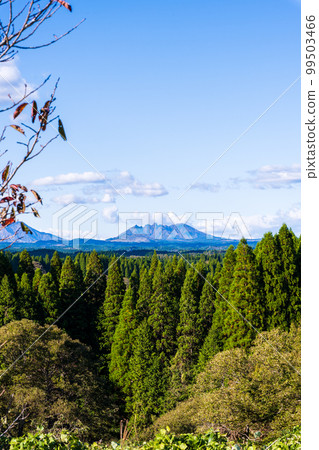 Superb scenery seen from Gokase town "Aso five peaks panorama scenery and Gokase town scenery" Superb scenery seen from Gokase town "Aso five peaks panorama scenery and Gokase town scenery" 99503466