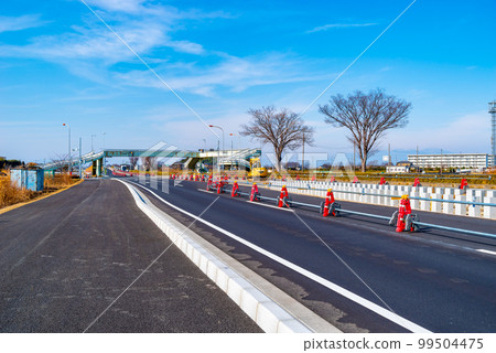 Work to increase the number of lanes on the main road National Route 17 Jobu Road downhill 2023.02 c-2 High saturation contrast 99504475