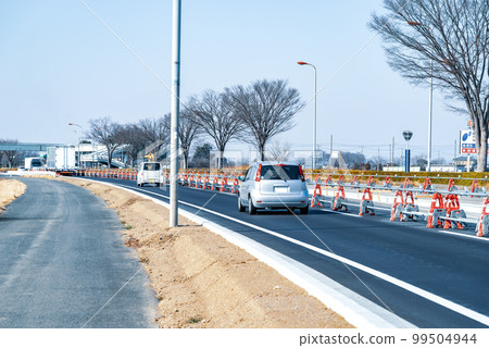 增加主幹道 17 號國道上武道下行車道數量的工作 2023.02 e-4 冷色 99504944