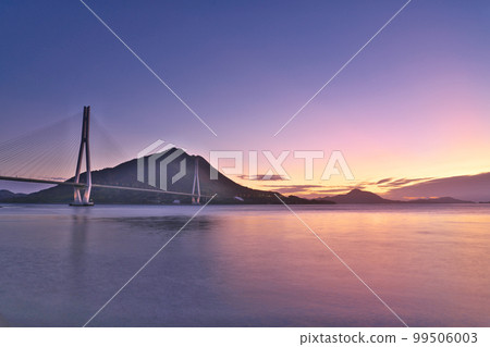 [Tatara Bridge (dawn)] Location: Iguchi, Kamiura-cho, Imabari City, Ehime Prefecture 99506003