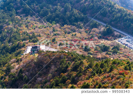 從雲仙仁田峠索道山頂眺望的全景「長崎縣雲仙仁田峠」秋葉清澈的景色 從雲仙仁田峠索道山頂眺望的全景「長崎縣雲仙仁田峠」秋葉清澈的景色 99508343