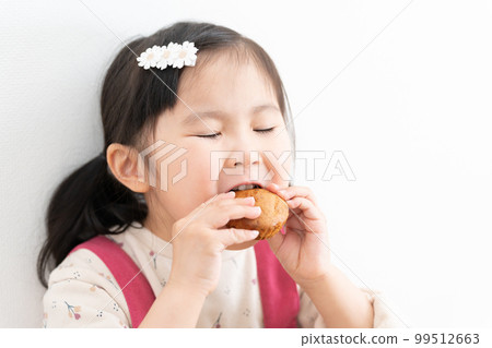 5歲小孩吃甜食 99512663